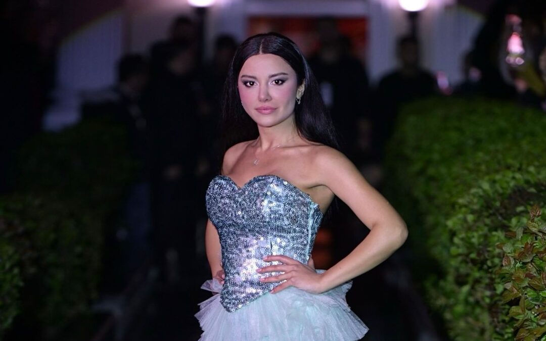 “Eğitimden Sahneye: Bilginin Avantaja Dönüştüğü Bir Kariyer”